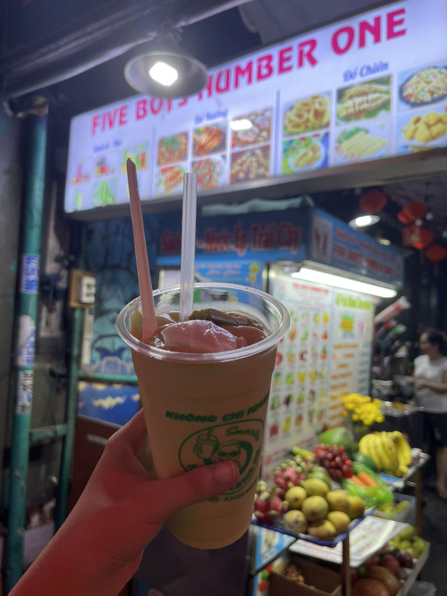 范五老街夜晚狂歡：胡志明市的不夜街 🌃🍻🎶