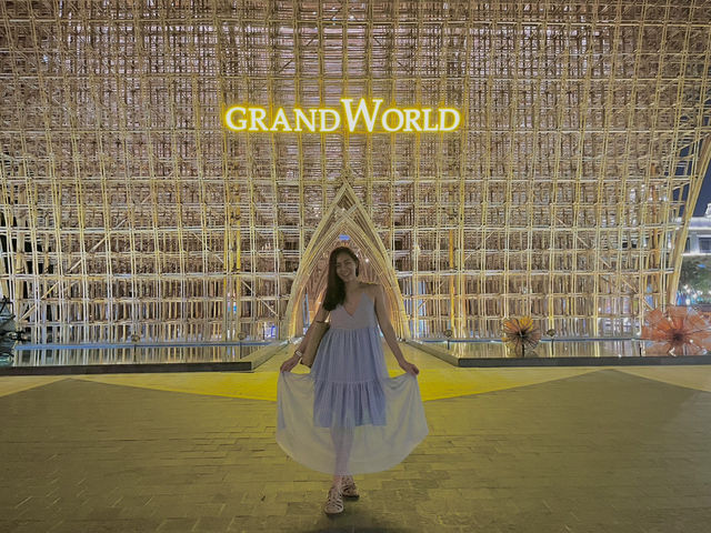 ล่องเรือชมวิว Grand World Phu Quoc 🇻🇳