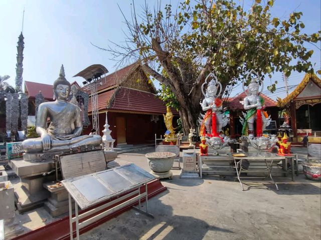 สุดตระการตา อุโบสถเงิน หลังแรกของโลก