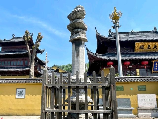 Huili Temple: Where History and Beauty Converge