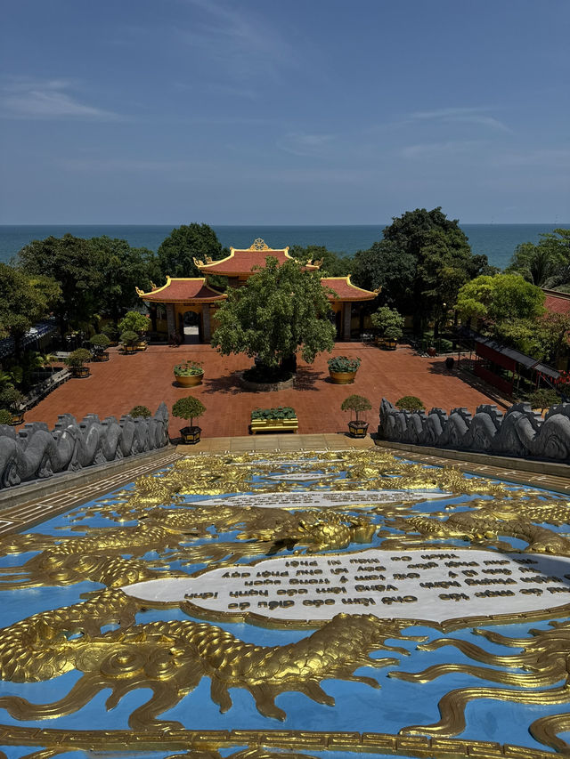 《靜謐聖地：富國島護國寺的心靈洗禮》