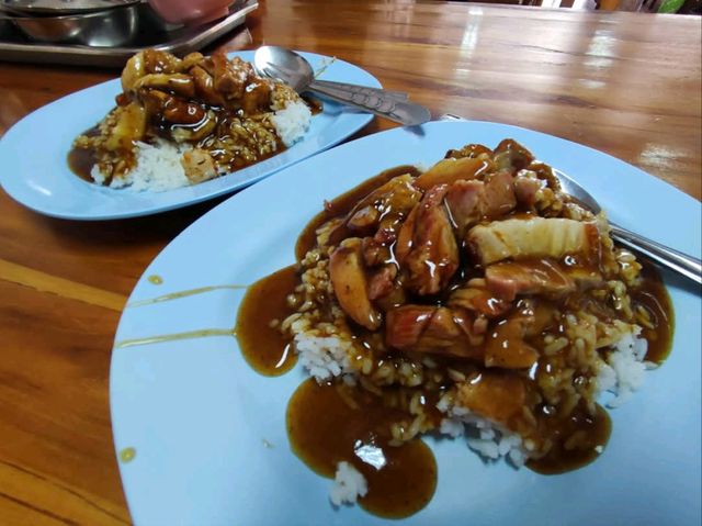 ร้านเด็ด ตำนานหมูแดงหมูกรอบ บ้านโป่ง