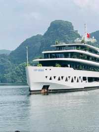 🚣‍♂️🌿 Into the Wild: My Adventure Cruise in Halong Bay! 🌿🚣‍♂️