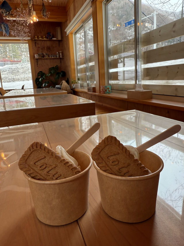 谷川岳の麓で味わう癒しの時間「ANDo&CAFE」—自然と調和する山カフェ