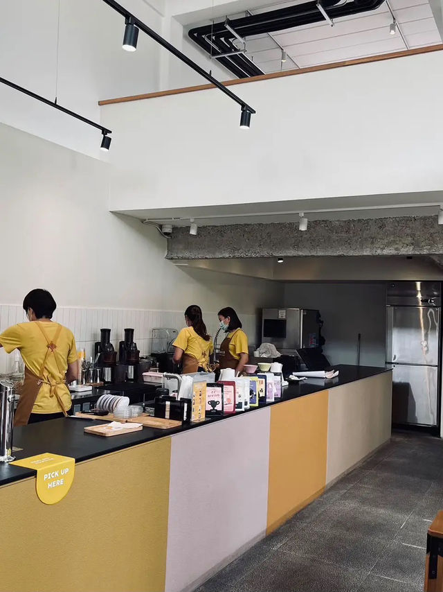☕️ คาเฟ่ใจกลางกรุงเก่า สไตล์มินิมอลที่มา จ.อยุธยา 