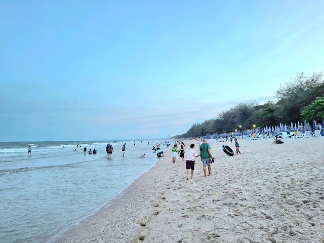 บรรยากาศริมหาดชะอำ