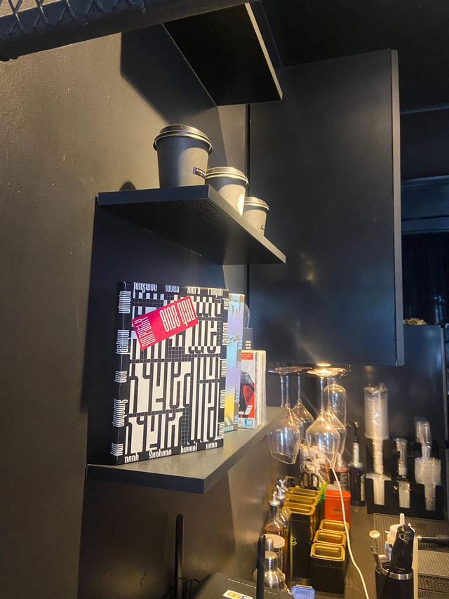 BLACK HOME Cafe (Kaeng Khoi)