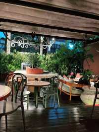 Roberto’s 1020 BSC: A Western Dining Gem with Must-Try Pizza