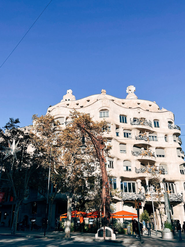 🇪🇸西班牙巴塞隆納景點👣 第一次造訪高第設計的米拉之家