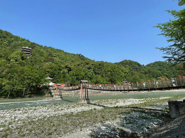 🌊 Weekend Escape to Dujiangyan: Ancient Wonders & Scenic Serenity!