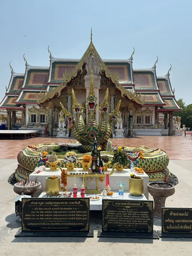วัดคู่บ้านคู่เมืองสกลนคร