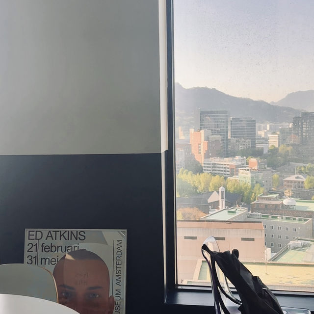 서울 도심 뷰 끝판왕. 지금, 17층 카페에서 서울을 담아보세요!