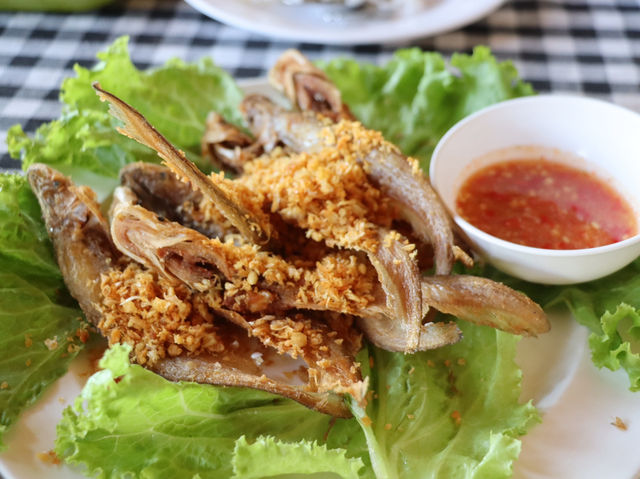 ร้านอาหารริมแก่ง 
