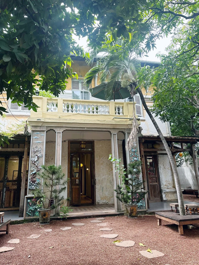 🇻🇳胡志明市古建築裡的咖啡館 Dabao Concept