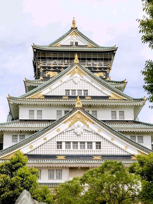 Osaka Castle Park – A Fusion of History, Beauty, and Serenity