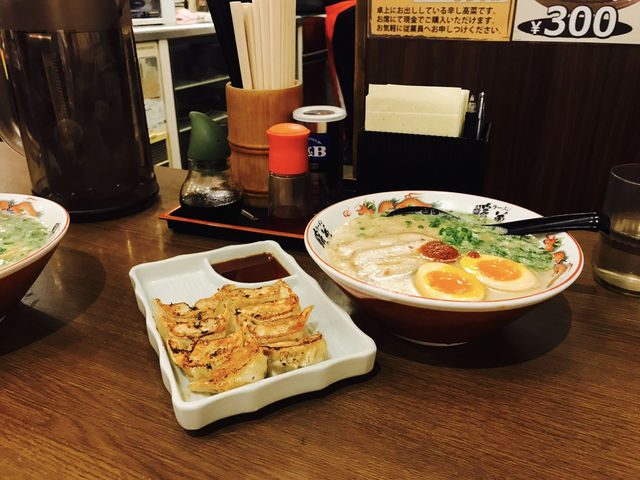 겉바속촉 교자+진한 돈코츠, 단보라멘 완벽조합 