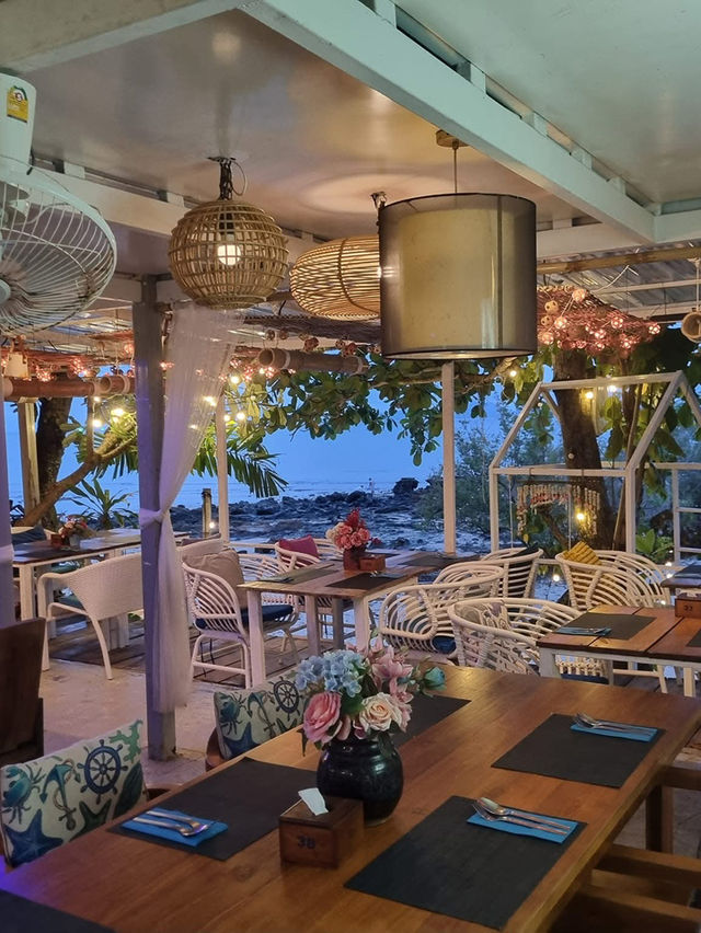 บ้านทะเล คาเฟ่ (Baan Tha Ley Café) 