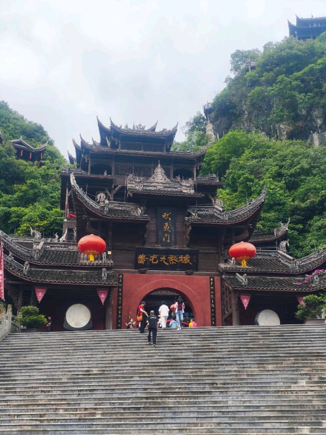 走进蚩尤九黎城：苗疆古韵里的神话重现