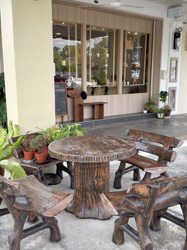 This Kampung Café Serves a Cheesecake That Screams Pistachio