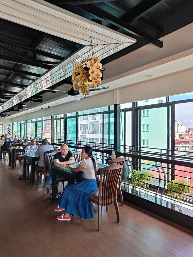 Ohana Hotel Review: Cozy Vibes with a View