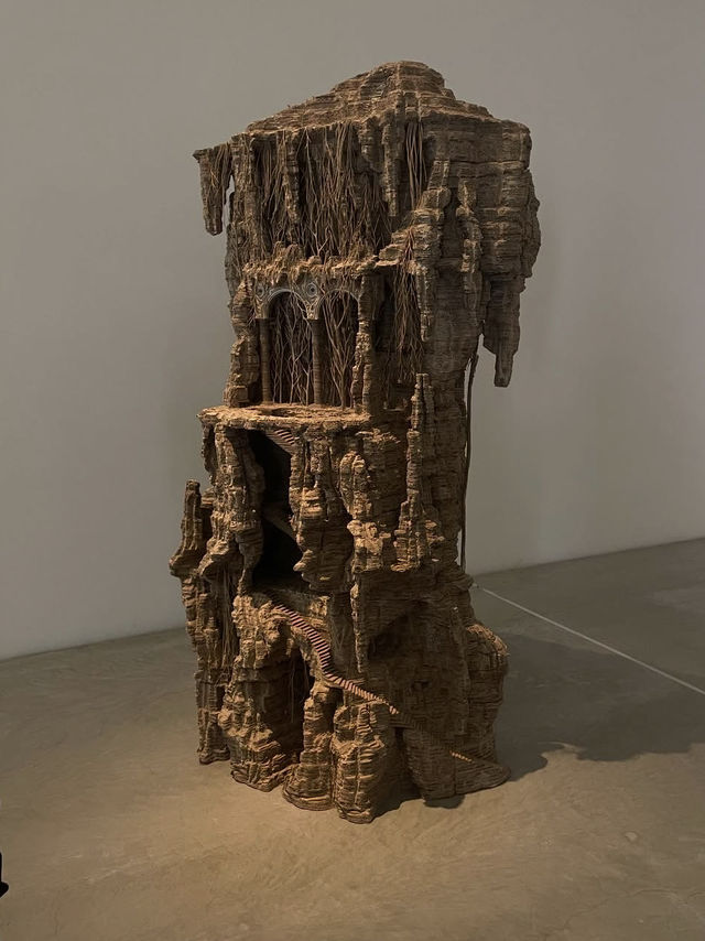 🎨【金沢21世紀美術館】現代アートと街が溶け合う、ガラスの美術館へ