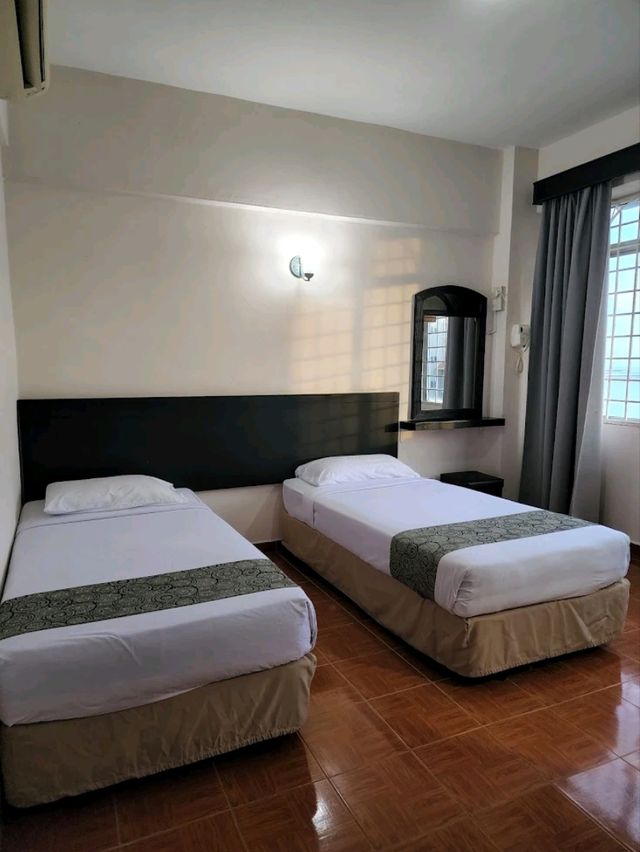 “Glory Beach Resort – Family-Friendly Seafront Stay with Rough Edges”