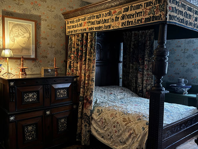 Kelmscott Manor: William Morris's Idyllic Retreat in the English Countryside 🇬🇧🏡