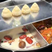 初衷小鹿 Deer’s Hotpot Bistro  💕 前菜 主鍋 肉類 與甜點 都不失望 