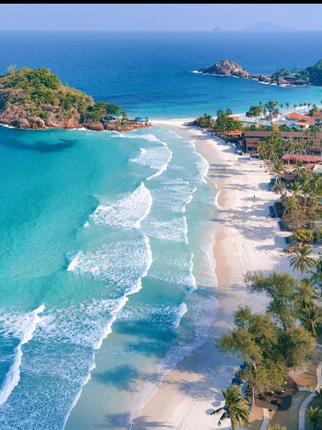 Langkawi on a Budget: Crystal Clear Water, Island Adventures & Sunset Views 🌊🌅