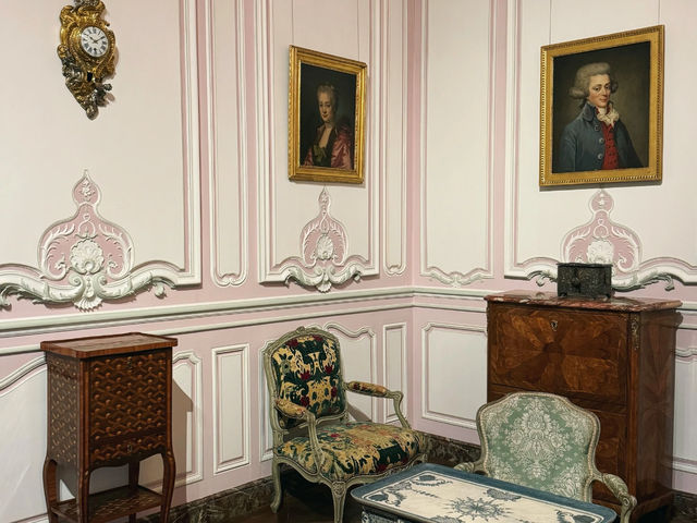 Explore Paris's Marais District: Free Museums Worth My Time! 🇫🇷🏛️