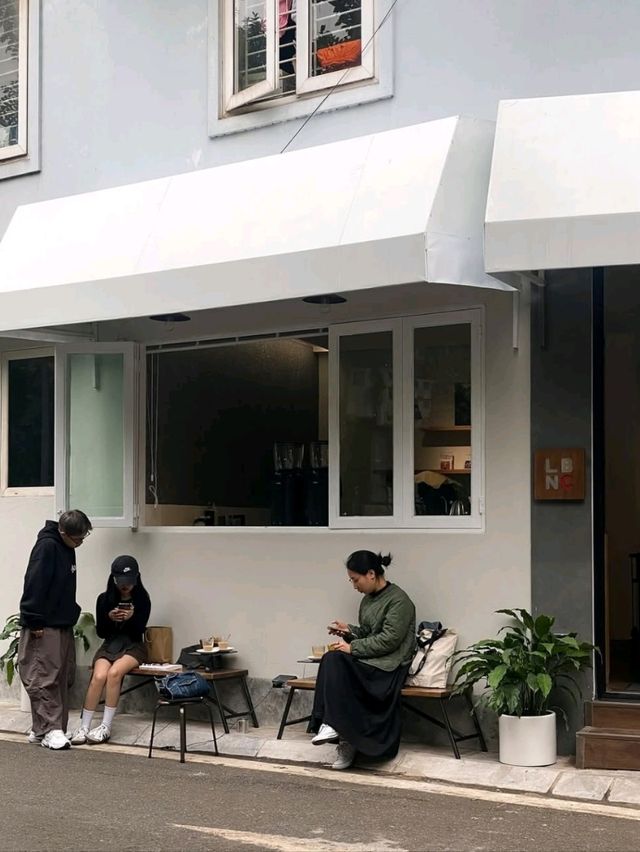 Low Battery Café