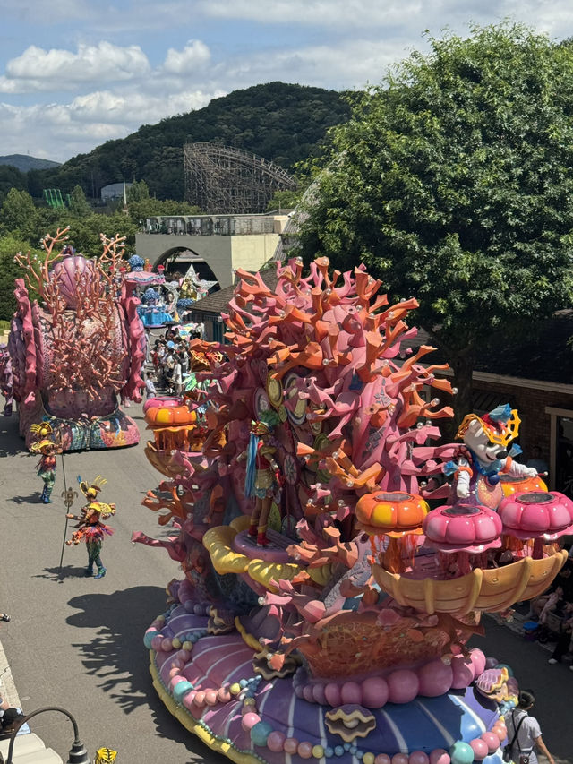 🎉 꿈이 흘러넘치는 거리, 에버랜드 퍼레이드 🎡 