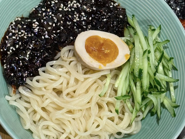 高雄成功路上漢神百貨B3美食天地.（韓姜熙小廚房）是我的最愛餐點