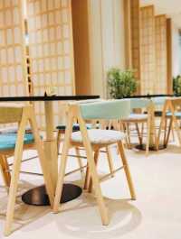 Brew & Bar Pattaya เป็นคาเฟ่และบาร์บรรยากาศสบายๆ 