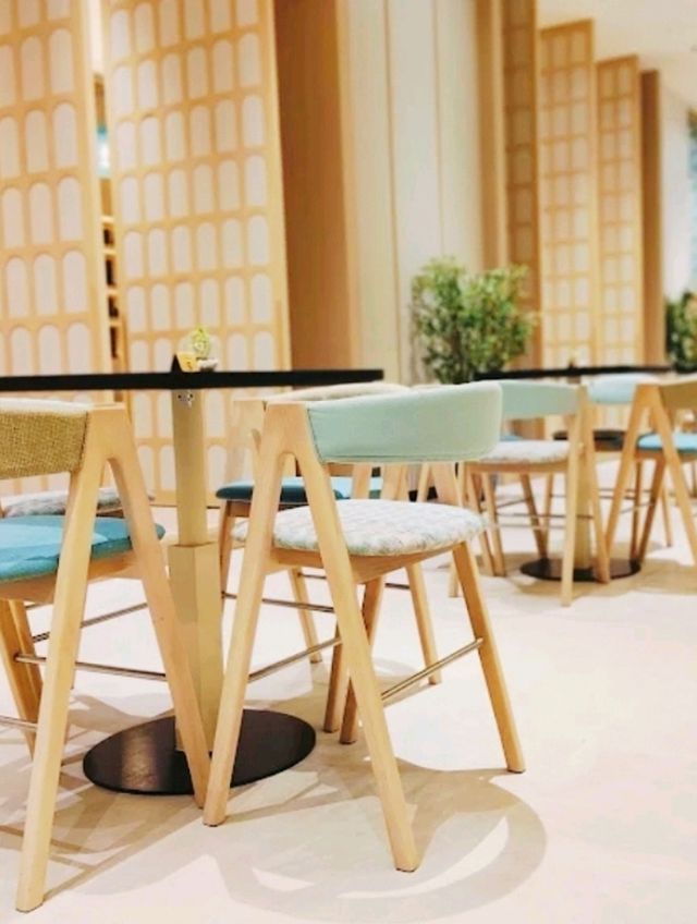 Brew & Bar Pattaya เป็นคาเฟ่และบาร์บรรยากาศสบายๆ 