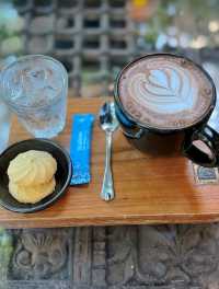 Muguet de Café & Art Space เป็นคาเฟ่และพื้นที่ศิลป
