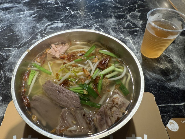 50年不熄火的深夜食堂！鴨肉榮，桃園大廟旁的晝夜美味傳奇 