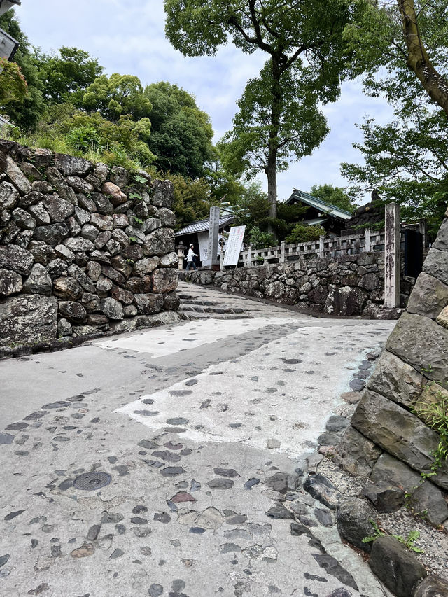 📍三光稲荷神社｜戀愛運與美照兼得的紅色奇蹟⛩️❤️