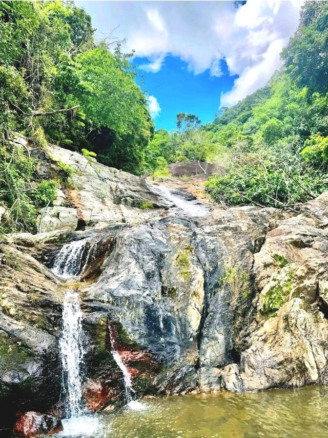 Na Muang Falls Escape