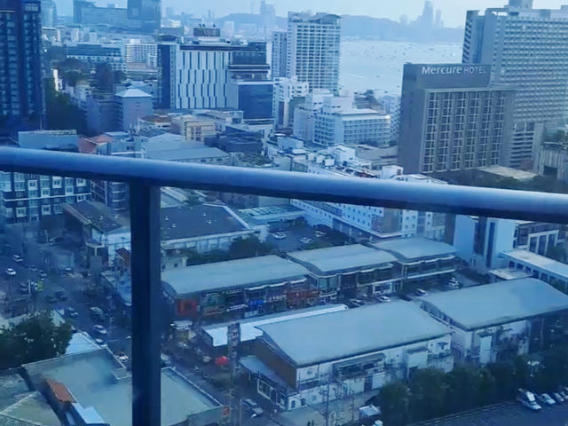 芭達雅格蘭德中心大飯店全攻略｜高空泳池×航站21×海景度假一次滿足
