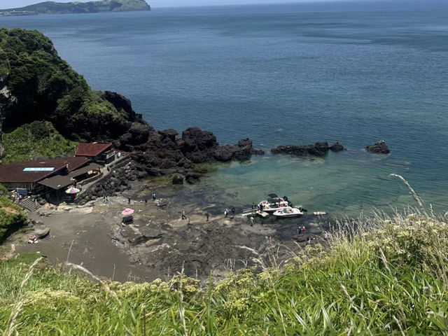 Conquering Seongsan Ilchulbong: A Rewarding Climb! ⛰️🌊