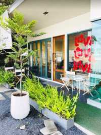 Little Green Cafe Samui: คาเฟ่มินิมอลใกล้ท่าเรือ
