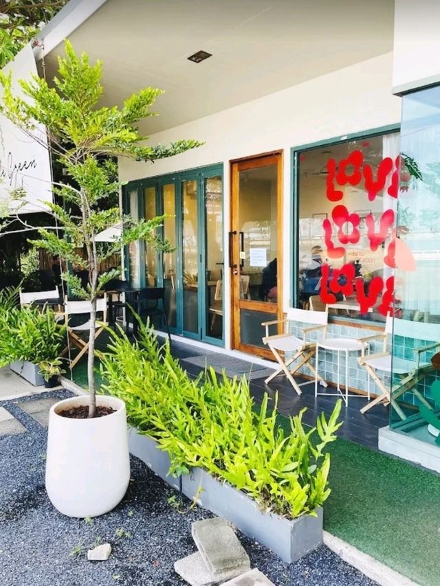 Little Green Cafe Samui: คาเฟ่มินิมอลใกล้ท่าเรือ