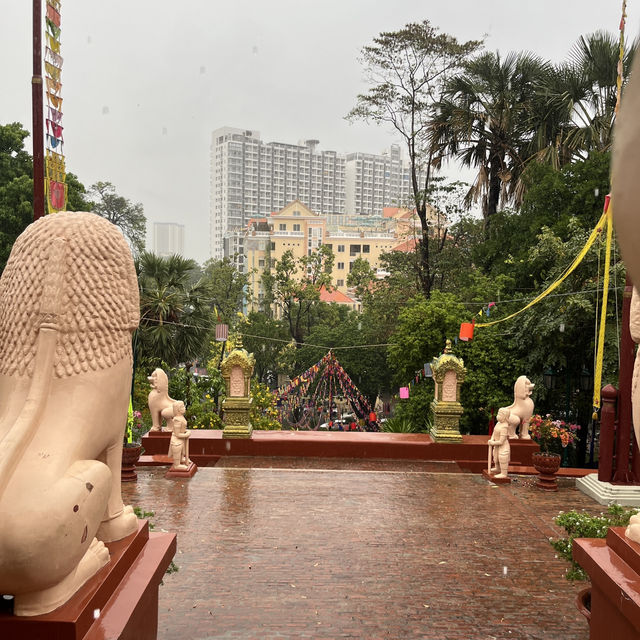 🌿 Wat Phnom: Where Phnom Penh’s Story Begins 🛕✨