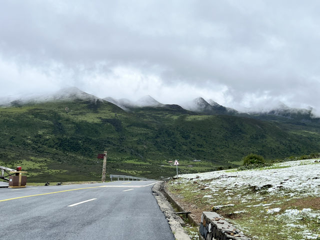 🌈 Kangding’s Muya Holy Land – Where Summer Brings Snow & Rainbows ❄️🐾