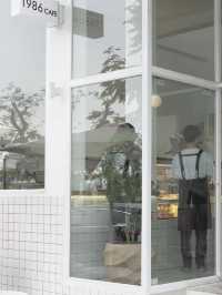 1986 Cafe & Stay