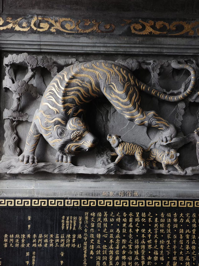 วัดกวนตู้ (Guandu Temple) วัดเก่าแก่ริมแม่น้ำ