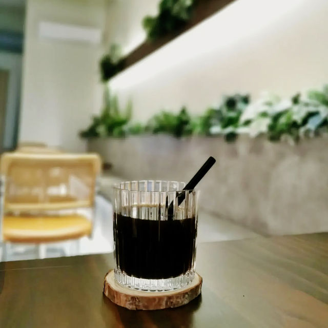 Golden Hours and Café Grandeur