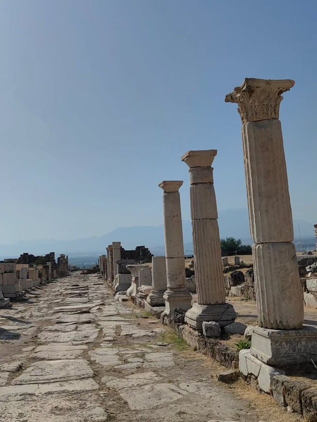 天空の図書館と劇場、ペルガモン遺跡で古代ギリシャの知と美に触れる旅。 