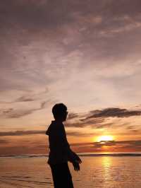 🌅 Sunset at Tanjung Aru – KK’s Golden Hour You’ll Never Forget 🌴✨